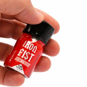 Iron Fist Rouge Pentyle 10 ml dans son flacon aluminium rouge intense au format compact et résistant
